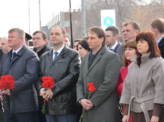 Депутаты Саратовской городской Думы возложили цветы к памятнику Юрию Гагарину 